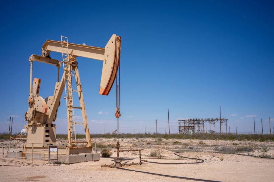 النفط يستقر بعد تباطؤ التضخم وانخفاض المخزون الأمريكي