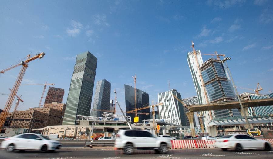 اقتصاد السعودية انكمش 0.9 في المئة في 2023. (رويترز)