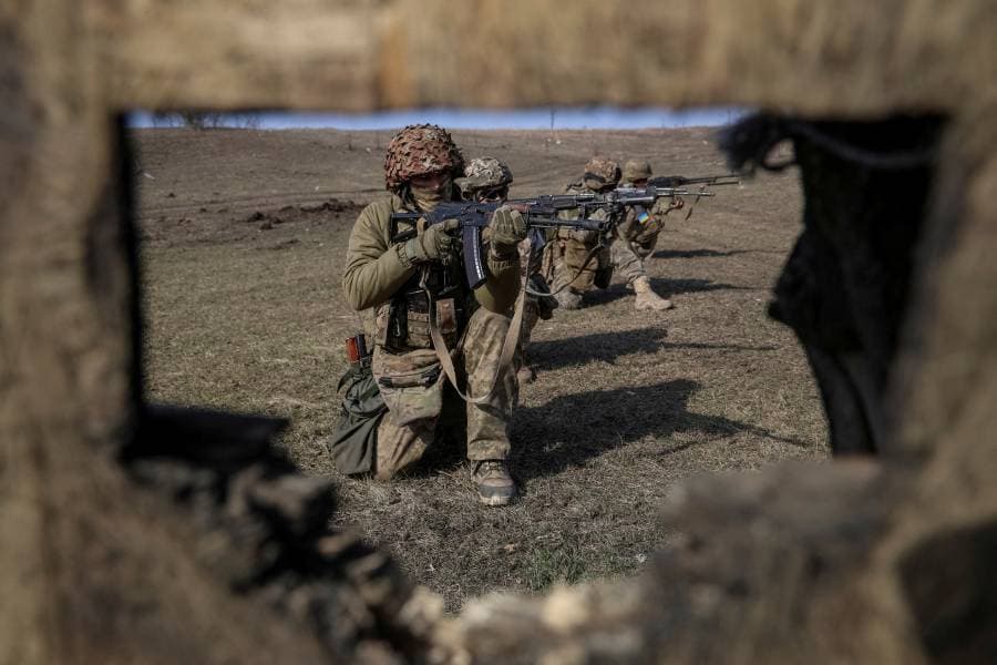 جنود أوكرانيون من اللواء 79 يشاركون في التدريب