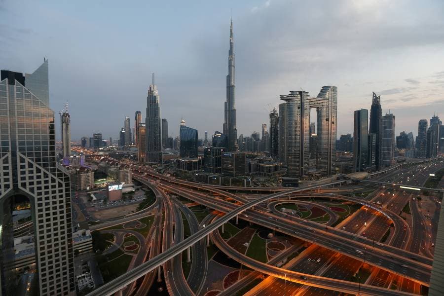 الإمارات تسعى لتنويع اقتصادها وتعزيز كفاءة الإنفاق الحكومي