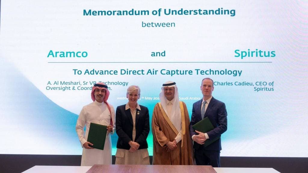 أثناء توقيع أرامكو السعودية 3 مذكرات تفاهم مع 3 شركات أميركية (أرامكو)