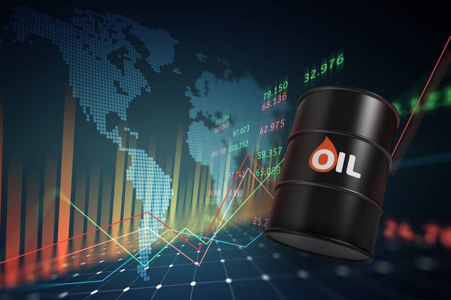 النفط يرتفع مع التوقعات بإبقاء كبار المنتجين على تخفيضات الإنتاج (شترستوك)