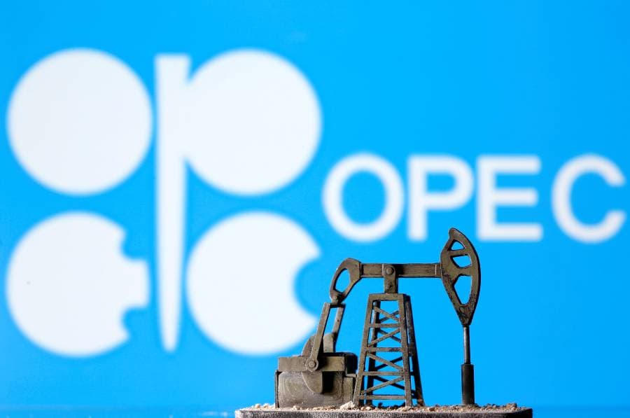 أوبك بلس يعلن تمديد خفض إنتاج النفط حتى نهاية 2025 (رويترز)