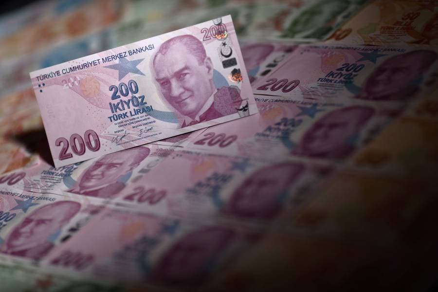 باحث أميركي يحذر: تركيا تلعب لعبة خطيرة برفع قيمة الليرة (رويترز)