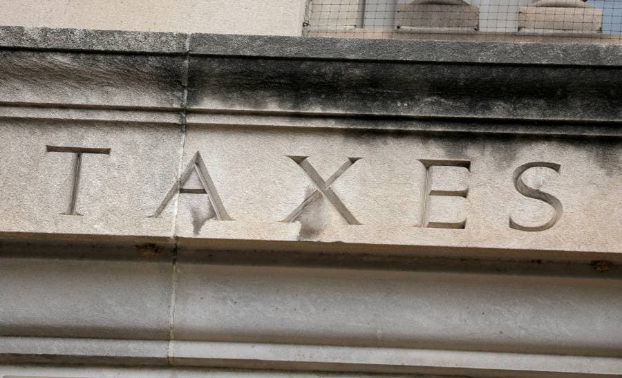 مستثمر أميركي يكشف كيف يتجنب الأثرياء دفع الضرائب (رويترز)
