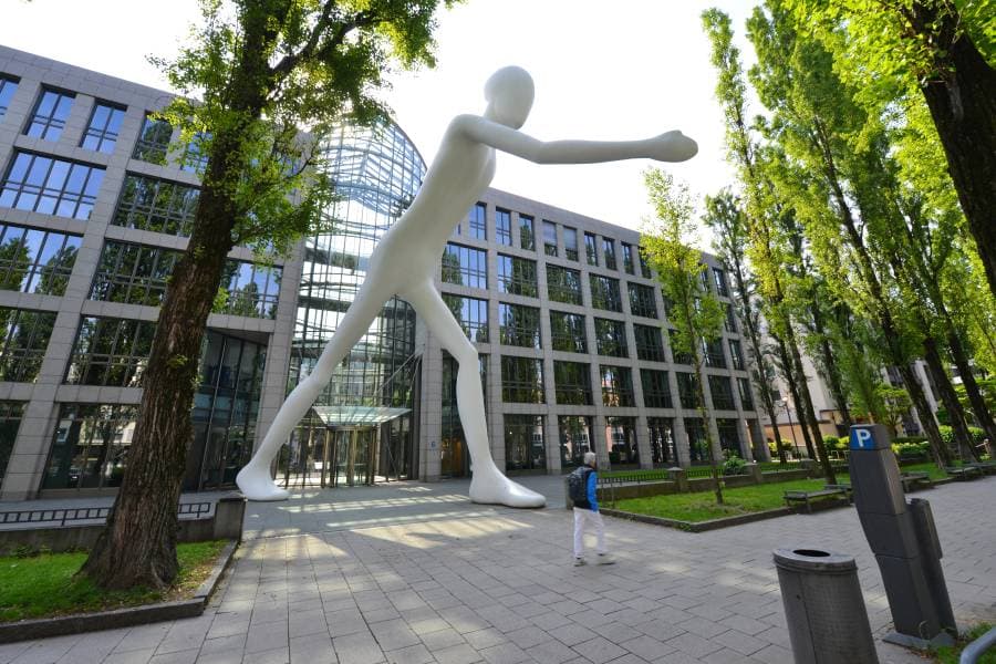 مقر «ميونيخ ري» إحدى أكبر شركات إعادة التأمين الرائدة في العالم