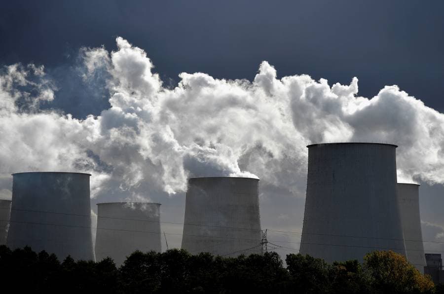 انبعاثات الشركات تهدد بارتفاع درجة حرارة الأرض