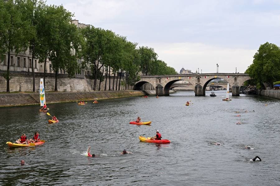 فرنسا تسمح بالسباحة في نهر السين