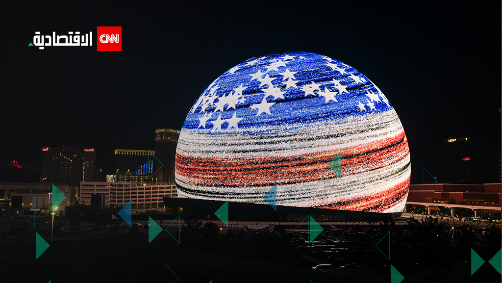 أضاء أكبر هيكل كروي في العالم لأول مرة في مدينة لاس فيغاس في الرابع من يوليو