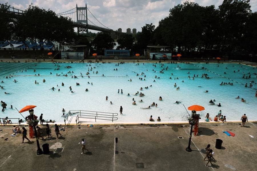 أزمة حمامات السباحة العامة في أميركا