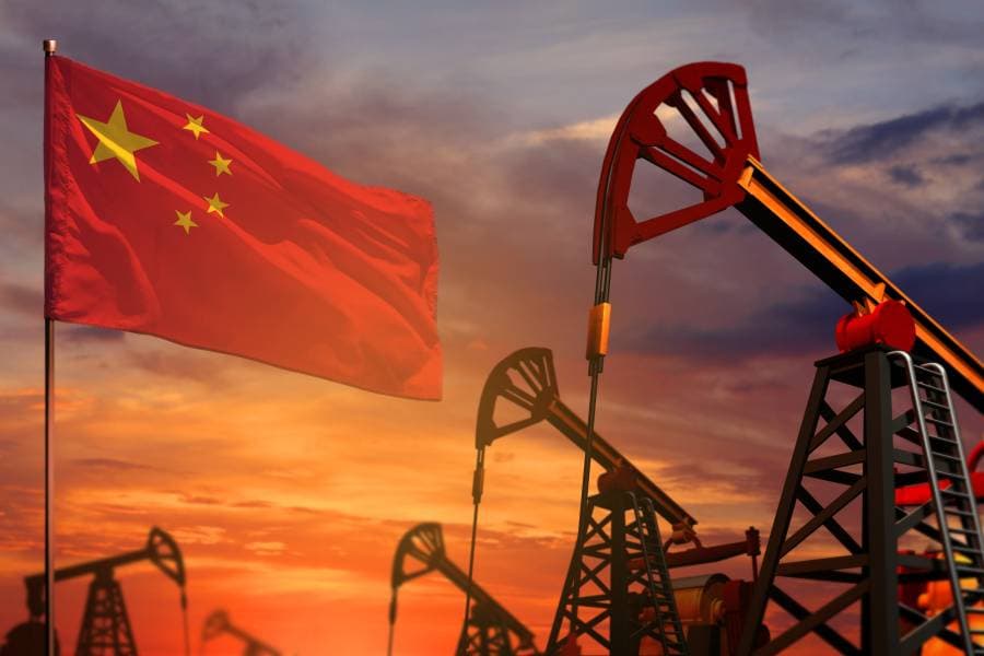 النفط يتراجع والكثير من التساؤلات تحيط بالاقتصاد الصيني