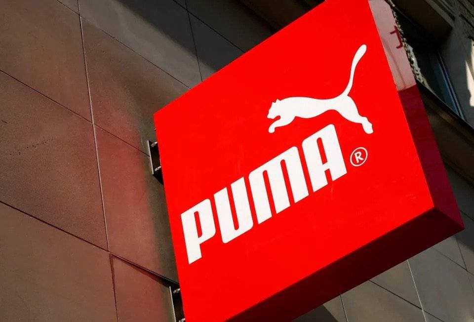 صورة يظهر بها شعار شركة بوما على واجهة أحد متاجرها