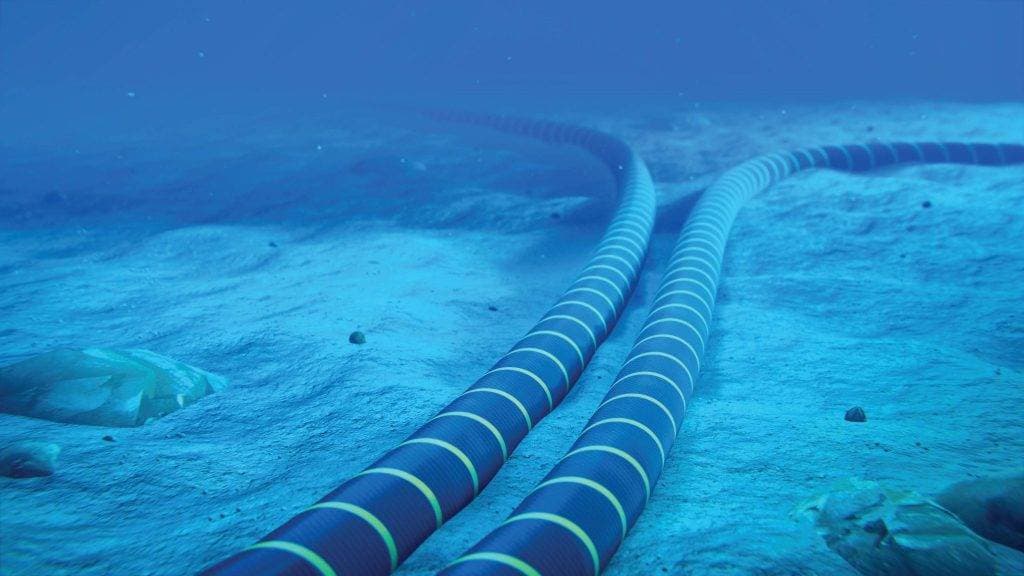 الكابلات البحرية للإنترنت التي تمر تحت مياه البحر الأحمر