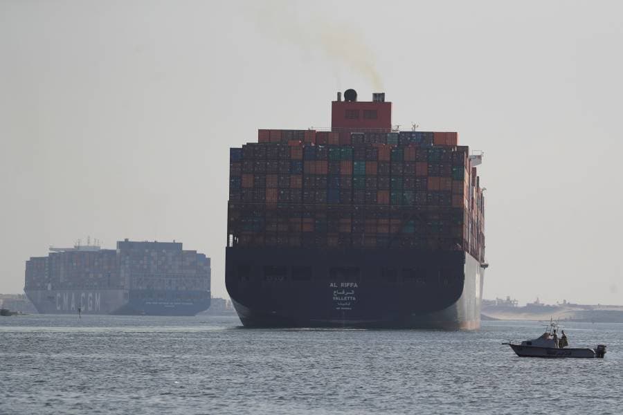 صندوق النقد: تراجع التجارة المارة بقناة السويس 50% بسبب هجمات البحر الأحمر