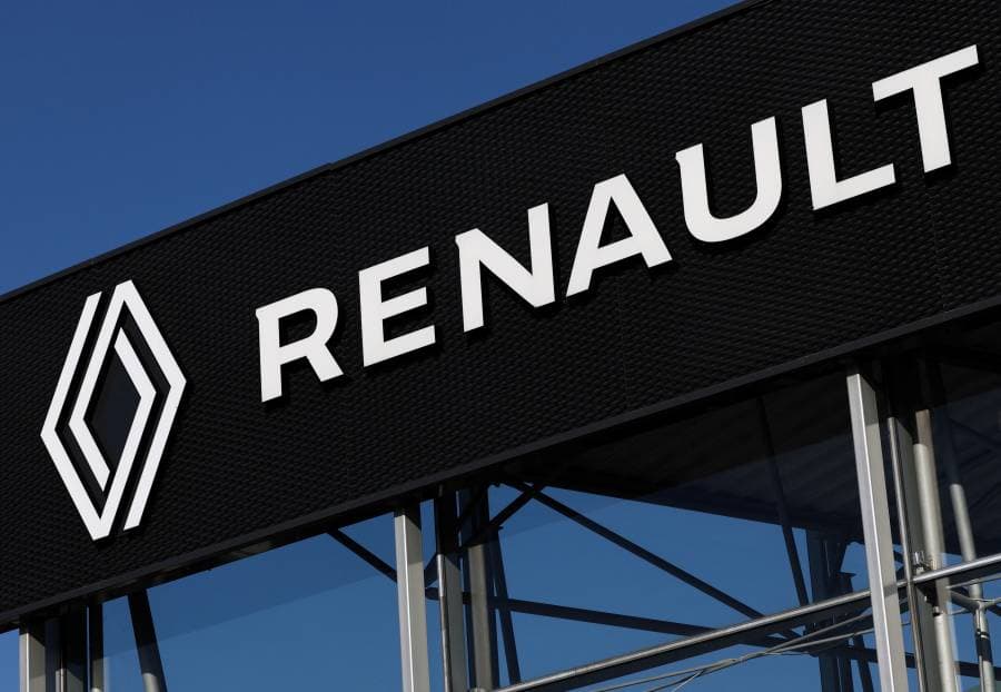 رينو تسعى لتكون أول شركة تصنيع سيارات أوروبية تعيد تدوير البطاريات