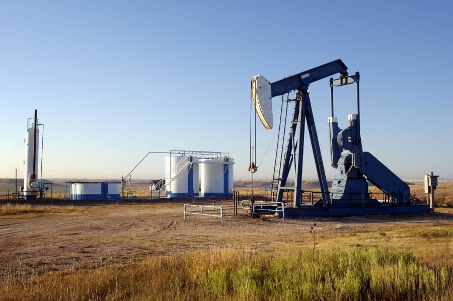 ارتفاع مخزونات النفط الخام والبنزين الأميركية وانخفاض نواتج التقطير
