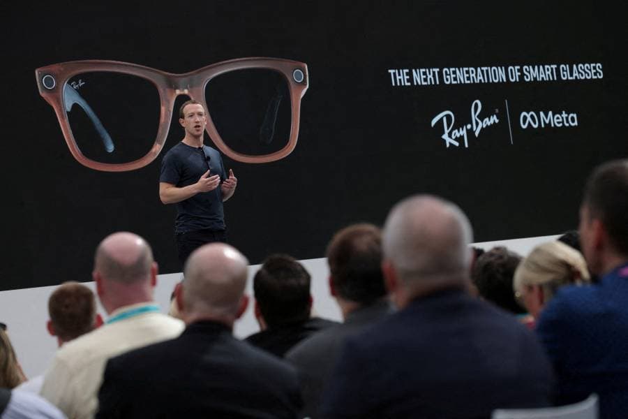 ميتا تضيف الذكاء الاصطناعي إلى نظارات راي بان الذكية الشهر المقبل، رويترز