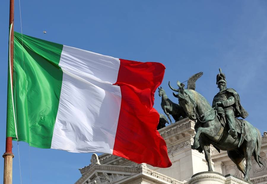 توقع وزير دولة للشؤون الاقتصادية والمالية الإيطالي فيديريكو فريني ألا تتجاوز الديون الإيطالية 140% من الناتج المحلي الإجمالي لهذا العام. (رويترز)