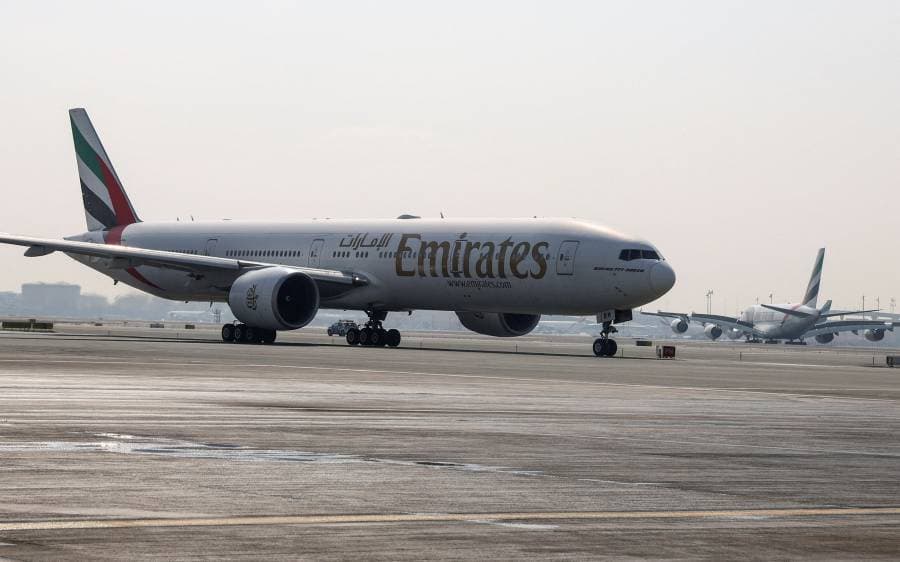 طيران الإمارات أفضل شركة طيران بالعالم في تقديم الأطعمة والمشروبات (رويترز)