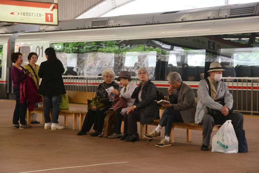 مجموعة من كبار السن اليابانيين