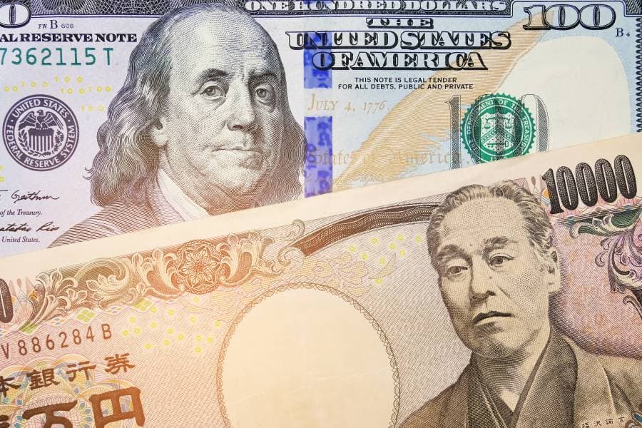 بعد أسبوع من التقلبات... الدولار مستقر وترقب الأسواق لمصير الين قبل قرار المركزي الياباني