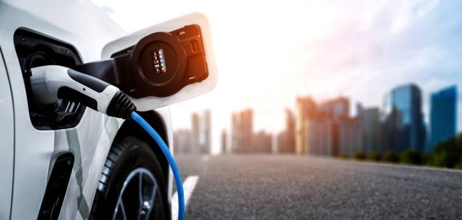 وكالة الطاقة الدولية: نصف السيارات المباعة عالمياً ستكون كهربائية بحلول عام 2035