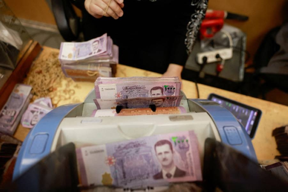 سعر الدولار اليوم في سوريا الجمعة 4 أبريل 2025.. انخفاض الليرة