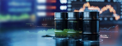 أسعار النفط تهبط 8% وتتجه نحو أدنى إغلاق منذ جائحة كورونا في 2021