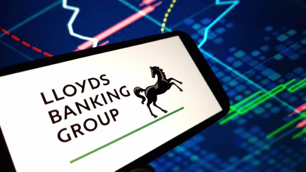 لويدز البريطانية تتلقى ضربة من الرسوم...و الأرباح الربع الأول تتراجع بنسبة 7%