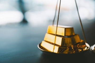 الذهب ينخفض لأدنى مستوى في أسبوعين لانحسار مخاوف الحرب التجارية