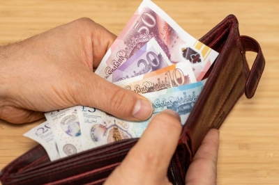 الجنيه الإسترليني يستقر أمام الدولار مع تجنب المستثمرين العملة الأميركية