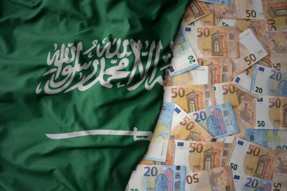 الميزانية السعودية تُظهِر الإيرادات النفطية تهبط والعجز يتسع