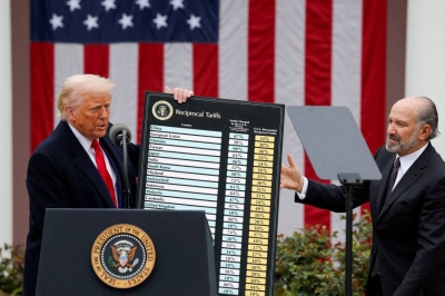 الرئيس الأميركي دونالد ترامب لحظة إعلان الرسوم الجمركية في البيت الأبيض. واشنطن، الولايات المتحدة الأميركية، 2 أبريل 2025