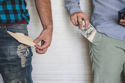 ديف رامزي: 8 خطوات تنقلك من الفقر إلى الغنى 