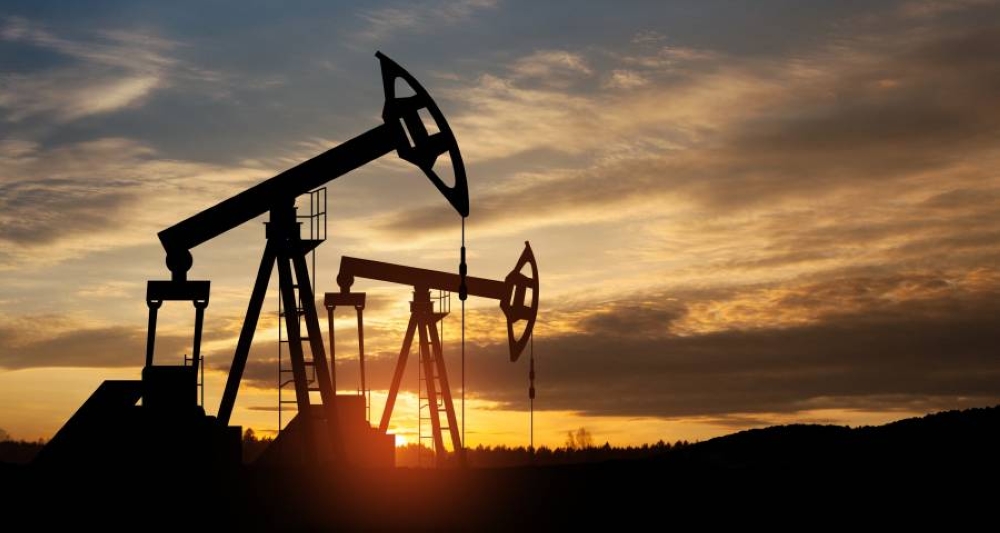 أسعار النفط ترتفع 3% رغم المخاوف بشأن فائض العرض بالسوق 