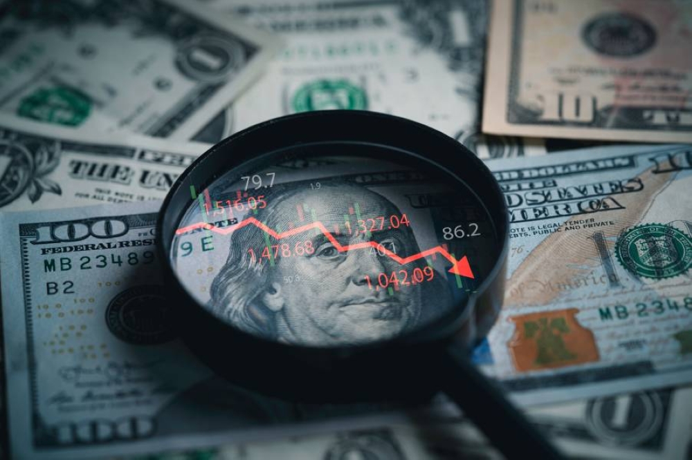 الدولار يرتفع مقابل عملات الملاذ الآمن قبيل إعلان نتائج اجتماع الفيدرالي اليوم 