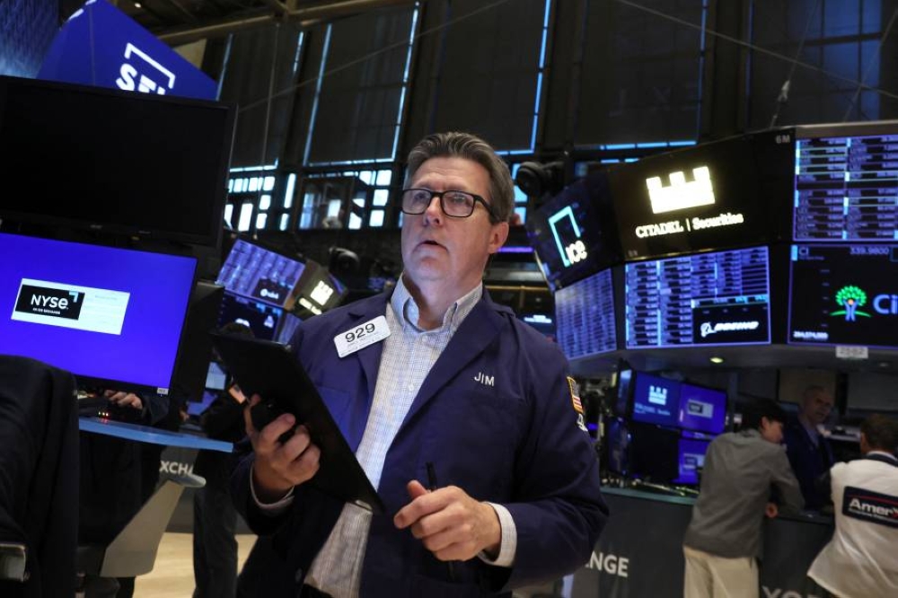 الأسهم الأميركية تفقد قوتها بعد إبقاء الاحتياطي الفيدرالي أسعار الفائدة دون تغيير