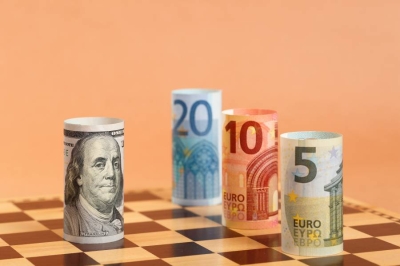 الجنيه الإسترليني يتراجع لأدنى مستوى في شهر عقب اتفاق على آلية خفض للرسوم الجمركية