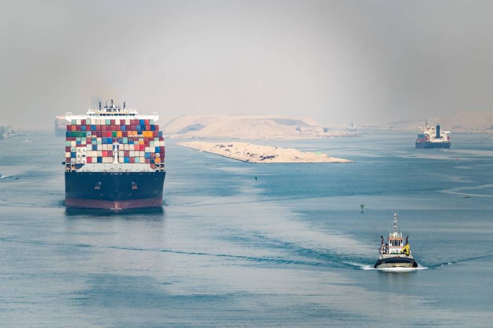 قناة السويس تغري سفن الحاويات بخصم 15% لتعويض تراجع الإيرادات