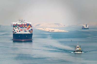 قناة السويس تغري سفن الحاويات بخصم 15% لتعويض تراجع الإيرادات