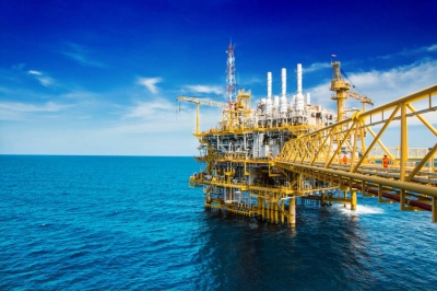 سعر النفط الخام يرتفع بأكثر من 1.60 دولار للبرميل بدعم تخفيضات الرسوم الجمركية 