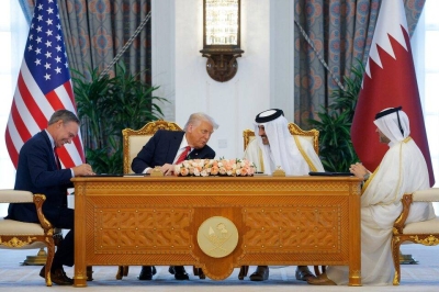 قطر توقع صفقة بـ 200 مليار دولار لشراء طائرات من بوينغ وشهد ترامب وأمير قطر الشيخ تميم بن حمد آل ثاني حفل التوقيع في الدوحة