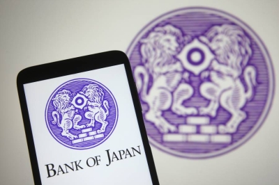 بنك اليابان يتعهد برفع أسعار الفائدة ويحذر من غموض التوقعات المستقبلية