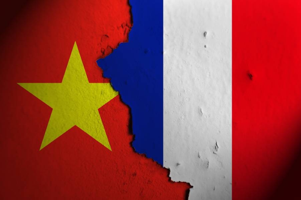 ماكرون يزور فيتنام لإعادة تموضع فرنسي في آسيا