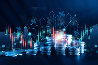صباح المال.. الدولار تحت الضغط والنفط يتراجع بينما تحلق البيتكوين عند مستويات تاريخية