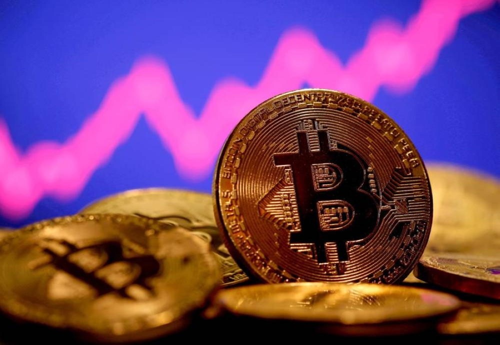 البيتكوين تتجاوز عتبة الـ2.2 تريليون دولار.. قفزة تاريخية في القيمة السوقية