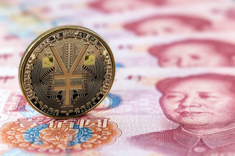 اليوان الصيني يقترب من أعلى مستوى في سبعة أشهر مع تقييم المستثمرين لمخاطر الرسوم
