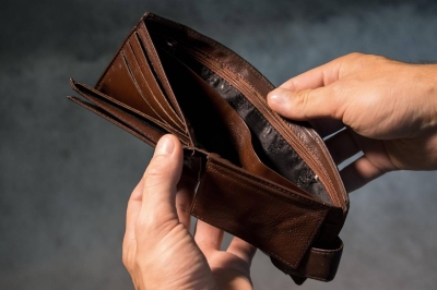 مستشار مالي: 3 خرافات تبقيك فقيراً