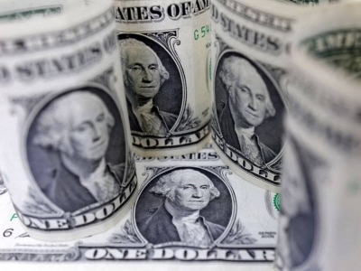 ارتفاع الدولار وتراجع الين مع انخفاض عوائد السندات في اليابان