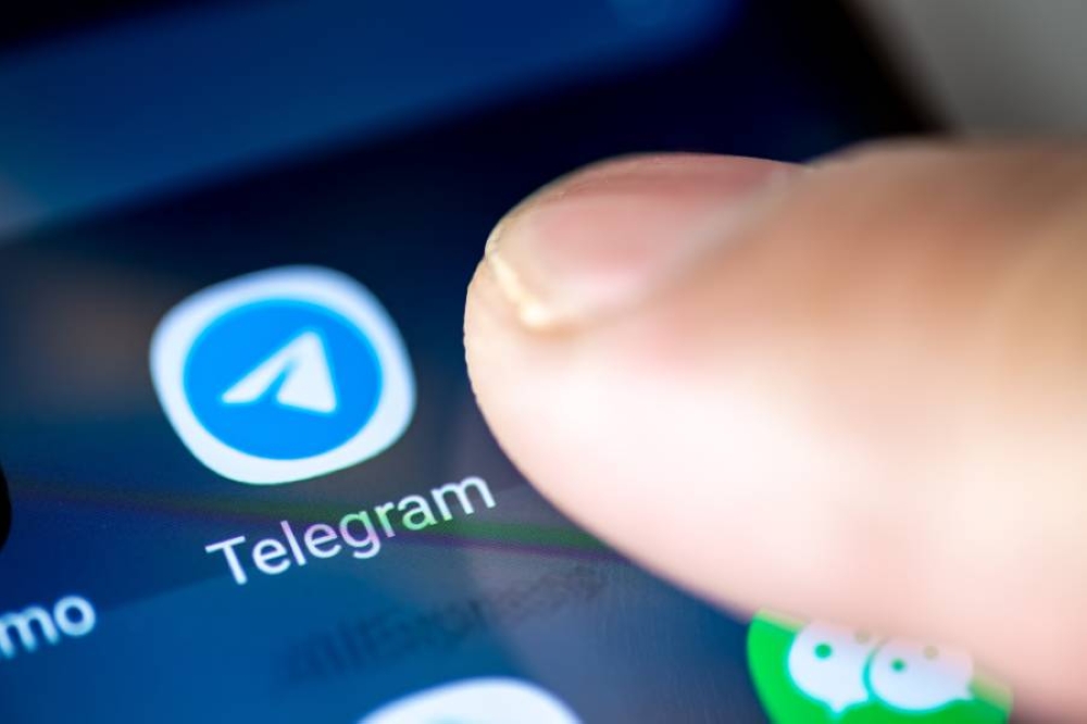 شراكة بين «تليغرام» و«إكس إيه آي» لتوزيع روبوت «غروك» على أكثر من مليار مستخدم